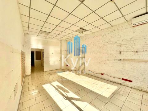 комерційна за адресою Володимирська вул., 81