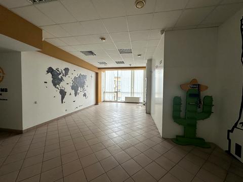 комерційна за адресою Євгенія Єніна вул. (Бакуліна), 4а