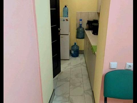 комерційна за адресою Аскольдівська вул., 1