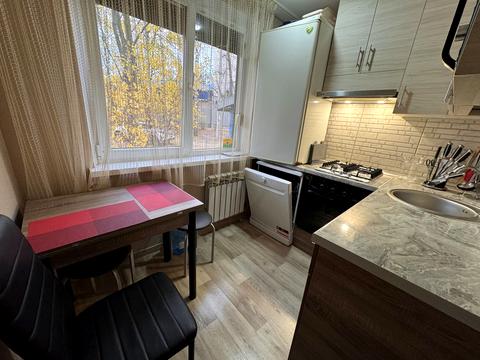 квартира за адресою Космонавтів вул., 6