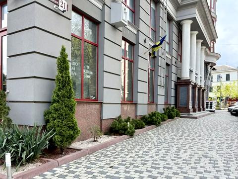 комерційна за адресою Степана Бандери вул., 21