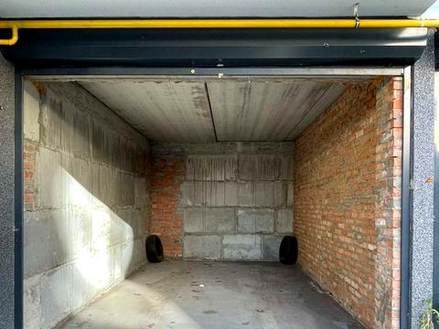 паркоместо по адресу Захисників, 8