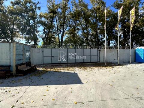 комерційна за адресою Кленова, 1