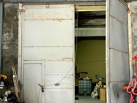 комерційна за адресою Верстова вул., 33