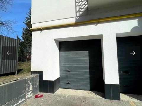 паркомісце за адресою Залізнична вул., 3