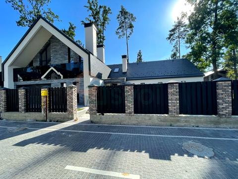 будинок за адресою Євгена Коновальця вул.