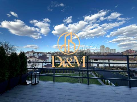 будинок за адресою Листопадна вул.