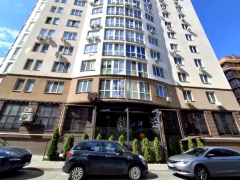 комерційна за адресою Університетська вул., 2-З