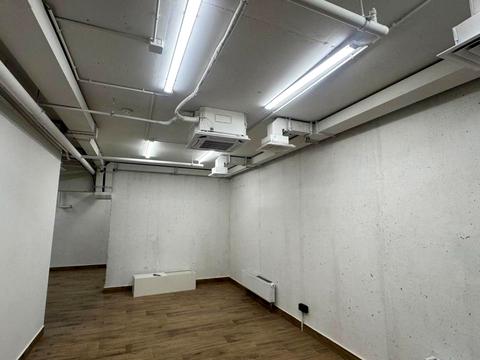 коммерческая по адресу Дніпровська наб., 17