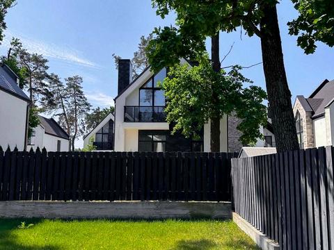 дом по адресу вул. Коновальця, 49