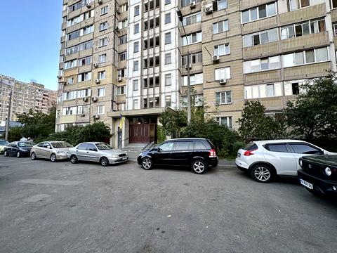 квартира по адресу Ревуцкого ул., 44-Б