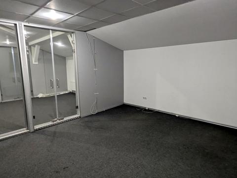 комерційна за адресою Тринітарська, 11