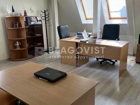 комерційна за адресою Володимирська вул., 37