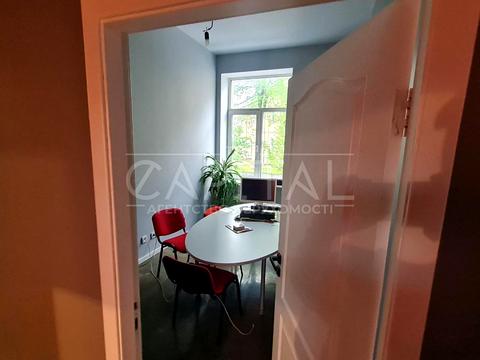 комерційна за адресою Лаврська вул. (Січневого Повстання), 16