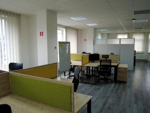 комерційна за адресою Кам'янецька вул., 1