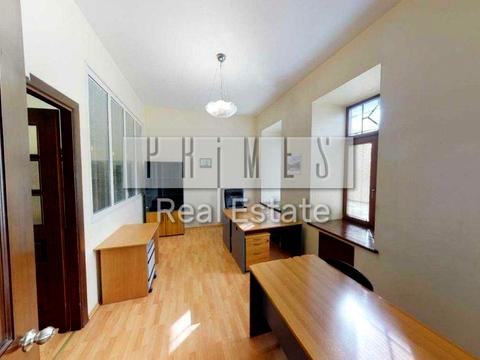 комерційна за адресою Саксаганського вул., 58