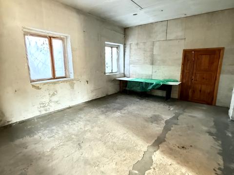 комерційна за адресою Каховська вул., 63
