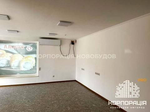 комерційна за адресою Захисників України пл. (Дружби Народів), 1