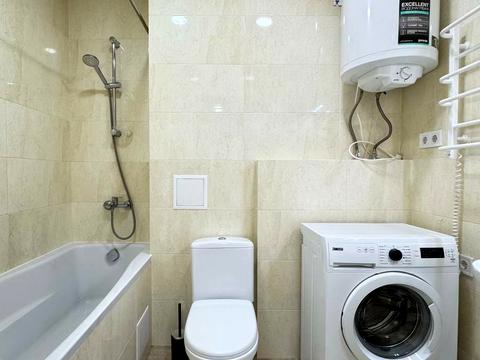 квартира за адресою Академіка Глушкова просп., 42