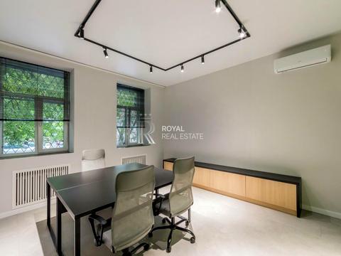 комерційна за адресою Київ, Богдана Хмельницького вул., 9