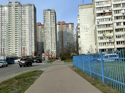 комерційна за адресою Бориса Гмирі вул., 15