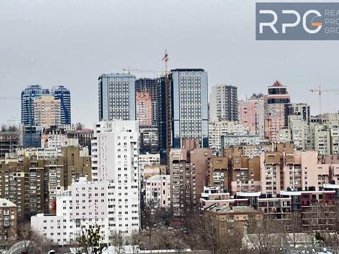 комерційна за адресою Миколи Амосова вул., 12