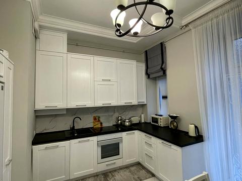 квартира за адресою Євгена Гребінки вул., 2