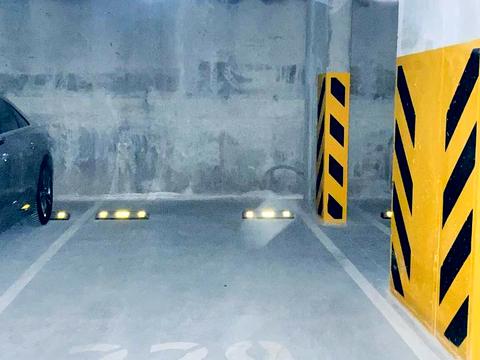 комерційна за адресою Золотоустівська вул., 25а