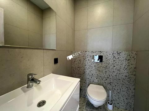 комерційна за адресою Жилянська вул., 68