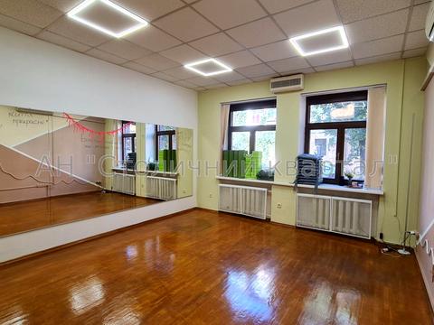 комерційна за адресою Волоська вул., 21