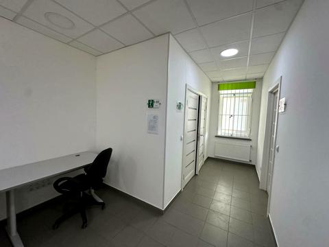 комерційна за адресою Малоголосківська вул., 8д