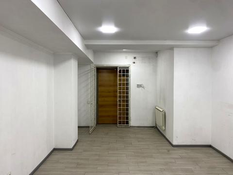 комерційна за адресою Червона вул., 3