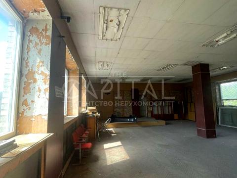 комерційна за адресою Академіка Вернадського бульв., 38