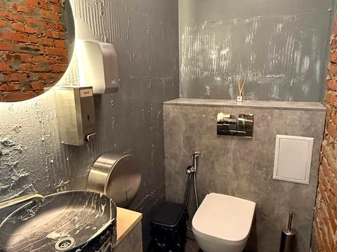 комерційна за адресою Пріорська вул. (Полупанова), 10