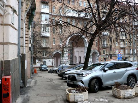 комерційна за адресою Лютеранська вул., 4