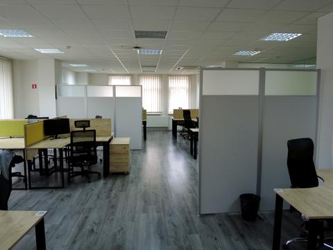 комерційна за адресою Кам'янецька вул., 1