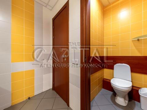 комерційна за адресою Дмитрівська вул., 94