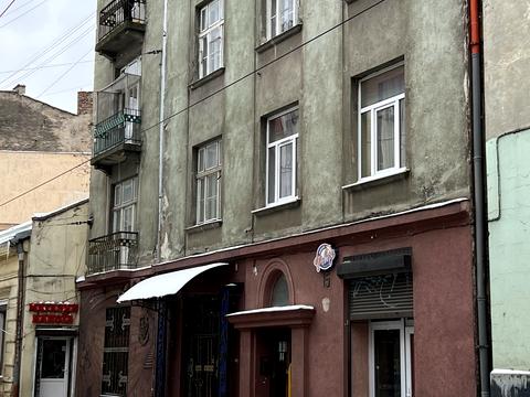 комерційна за адресою Київська, 1