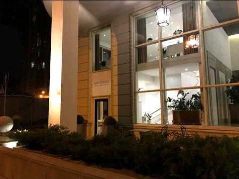 комерційна за адресою Новоселицька вул., 10