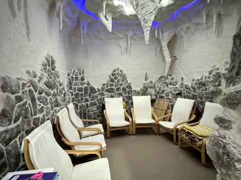 комерційна за адресою Академіка Амосова вул., 22