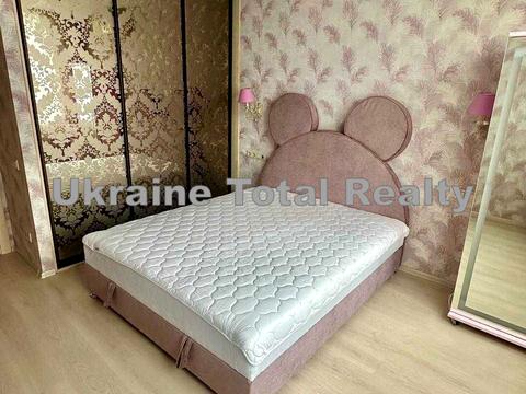 квартира за адресою Анни Ахматової вул., 30