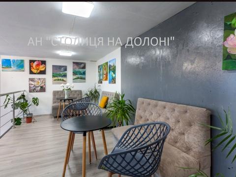 комерційна за адресою Ревуцького вул., 40-В