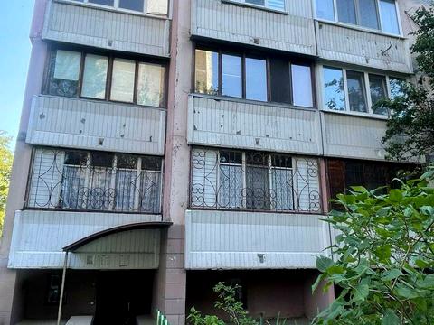 комерційна за адресою Автозаводська вул., 43