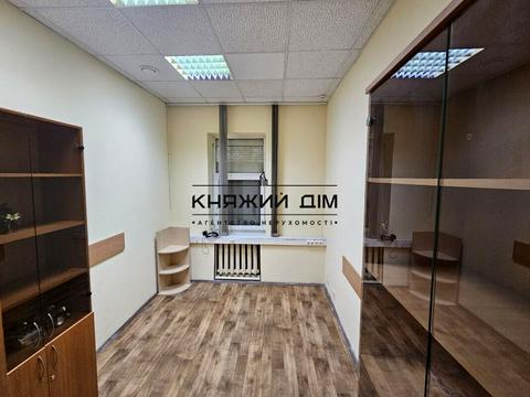 коммерческая по адресу Антоновича ул. (Горького), 33В