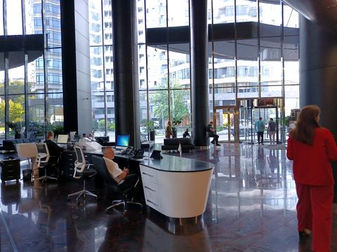 комерційна за адресою Болсуновська вул. (Сергія Струтинського), 13-15