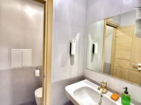 комерційна за адресою Кловський узвіз, 7a