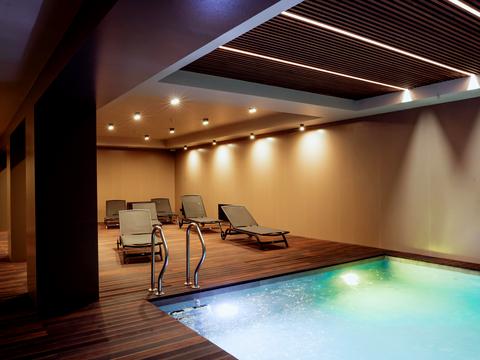 комерційна за адресою Саксаганського вул., 53/80