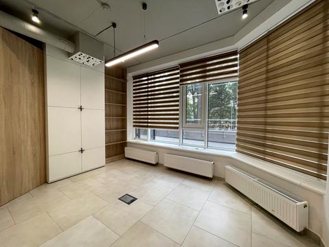 комерційна за адресою Авіаконструктора Антонова вул., 2-Б