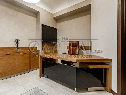 комерційна за адресою Предславинська вул., 30