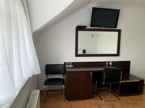 комерційна за адресою конституції, 3/1